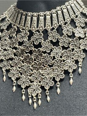 Vintage Silver Tone Floral Bib Statement Necklace